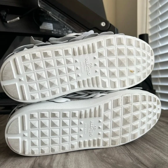 Valentino Garavani White Floral Appliqué Slip-On Sneakers - Picture 10 of 10